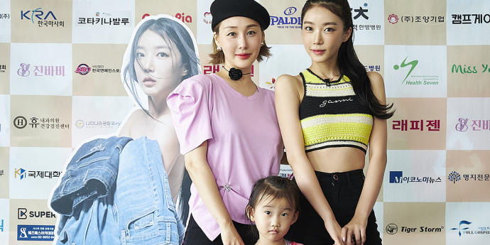 [포토] 로시-권은진-배하엘 양, ‘화려한 파티’ 진바비 패션쇼 개최