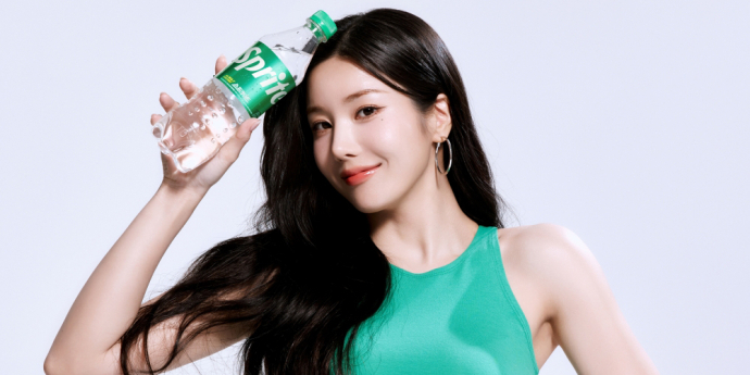 권은비, 탄산음료 모델됐다... ‘서머퀸’의 캠페인 화보 공개 