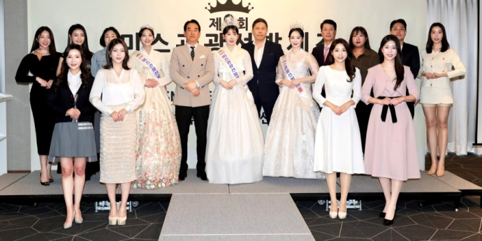 진선미 수상자와 심사위원들