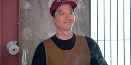 ‘주변 상인 텃세 논란’ 이동건, 밝은 미소로 손님 맞이
