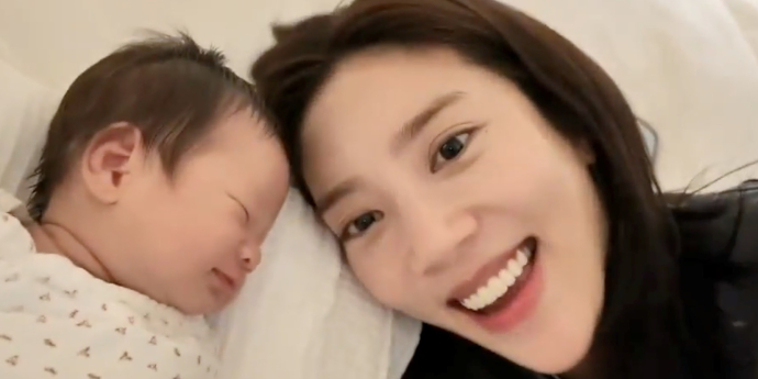 ‘이규혁♥’ 손담비, 출산 후 감동 소감 ”너무 작고 소중해”