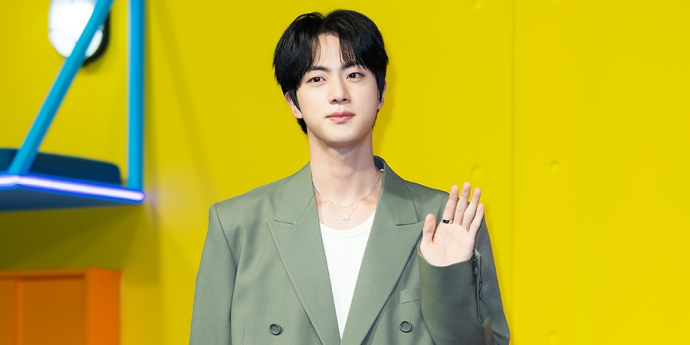 방탄소년단 진에 기습 입맞춤한 日 여성 검찰 송치