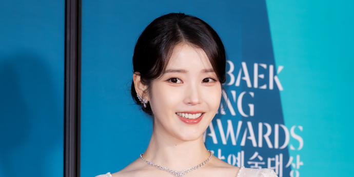 아이유, 5월 가수로 컴백... 뮤비 남주는 차은우
