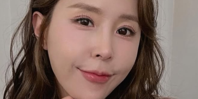 신지, 깜짝 성형 고백… “눈 리모델링”