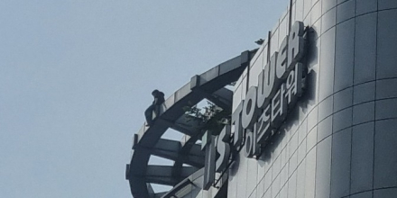 강남 빌딩 옥상서 또 투신 소동... 에어매트 등 구조 활동 중