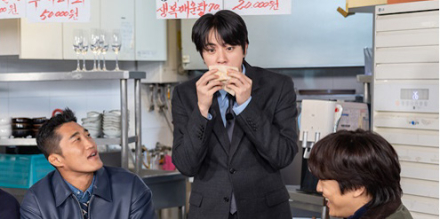 ‘핸썸즈’ 돌아온 진, 한남동 원정