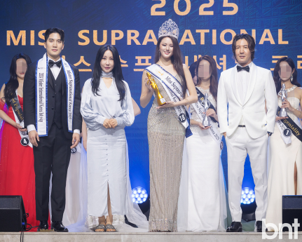 '기념촬영하는 1위 미스 수프라내셔널 코리아 유현정' [포토]