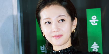 염정아, 종합병원장 사모님 됐다... ♥훈남 남편과 인증샷