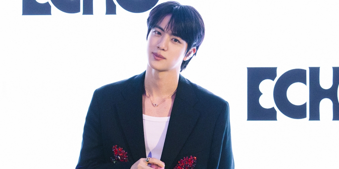 BTS 진, ‘Echo’ 키 컬러로 물든 뉴욕 엠파이어 스테이트 빌딩