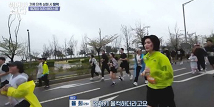 ‘뛰어야 산다’ 율희, 눈물의 마라톤 완주 후 “엄마가 꼭 자랑하러 갈게”